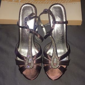 David’s Bridal/Michaelangelo “Willow” Embellished Espresso Wedges sz 8
